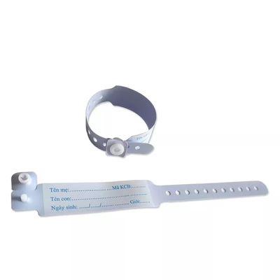 kaufen PVC-Medizinisches ID-Armband Medizinische Verbrauchsmaterialien Komfortabel Einwegverwendbares, langlebiges und wasserfestes ID-Armband on-line-Fertigung