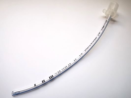 kaufen Röntgenstrahlvorgeformte Endotrachealröhre 3,5 mm Einbaugewicht Ett ohne Manschetten on-line-Fertigung