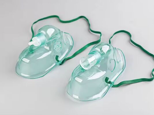 Guter Preis Medizinische Sauerstoffmaske mit auslaufsicherer Verneblermaske und 6cc/8cc Becher für effektive Atemtherapie Online